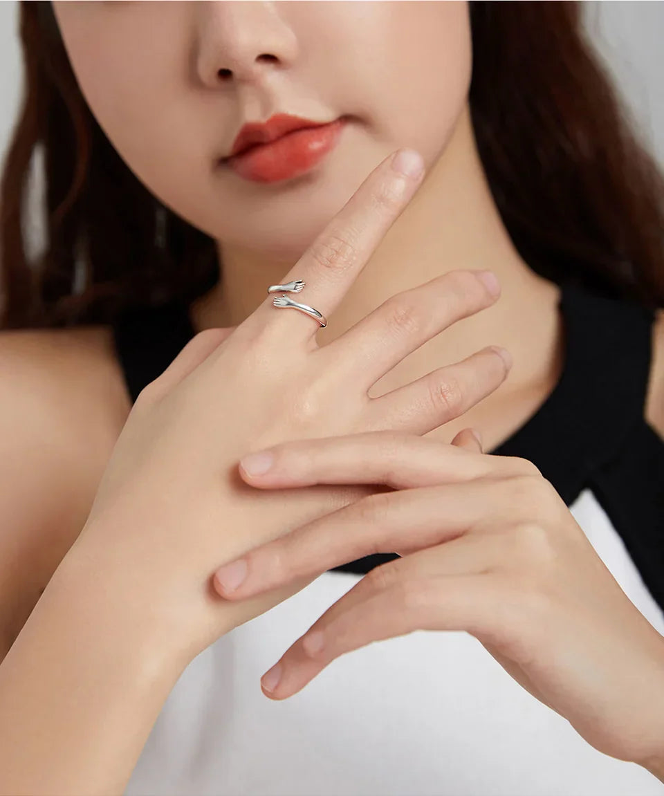 Kärleksring – öppen handdesign