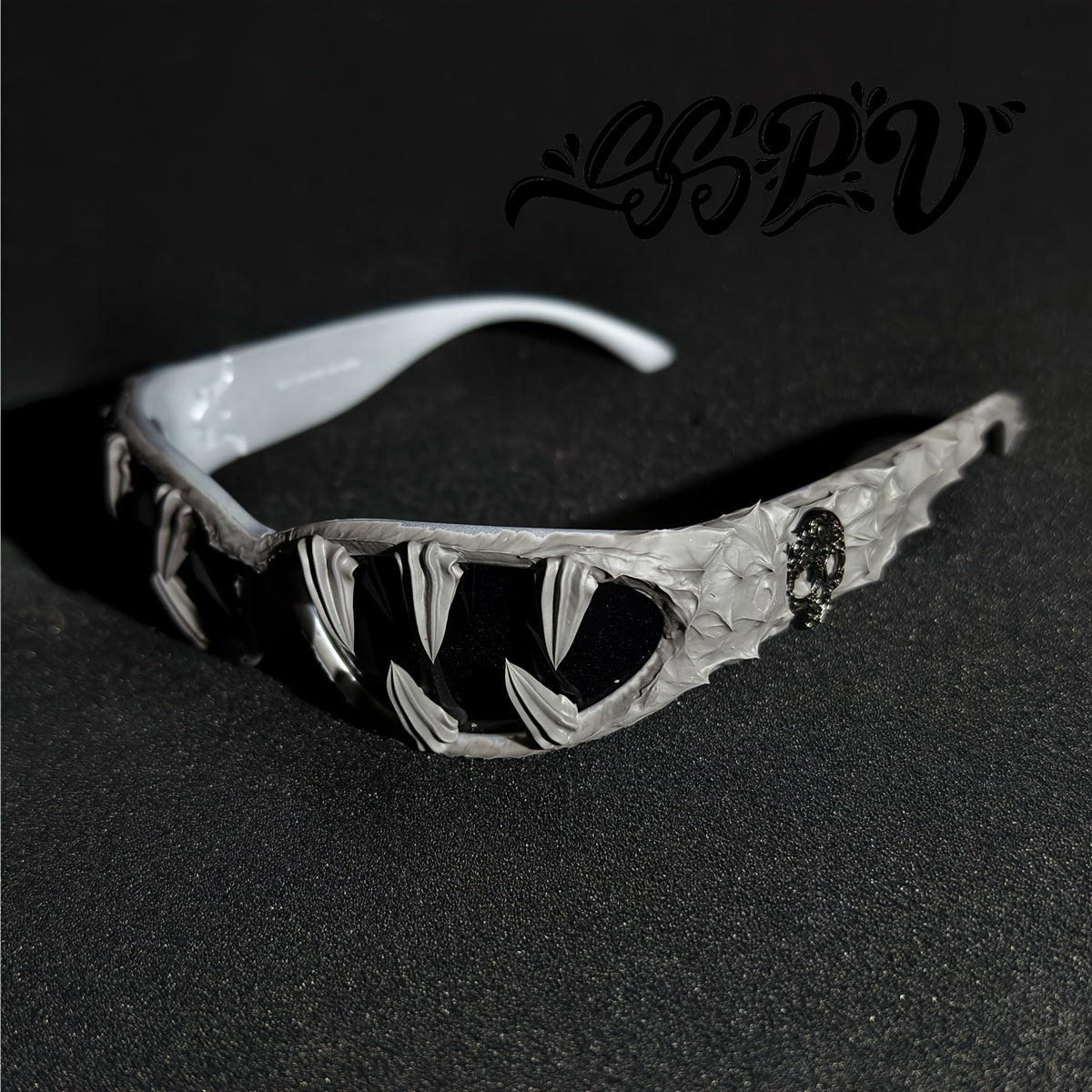 Motebriller - amerikansk stil med harpiksdekorasjon