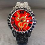 Klocka Johan (herrklocka i guldfärg med röd urtavla, strass & datum)