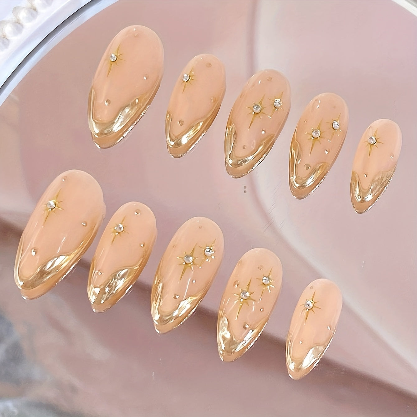 GoldenBurst™ – Lyxiga Guldnaglar med Stjärndesign (10-pack)