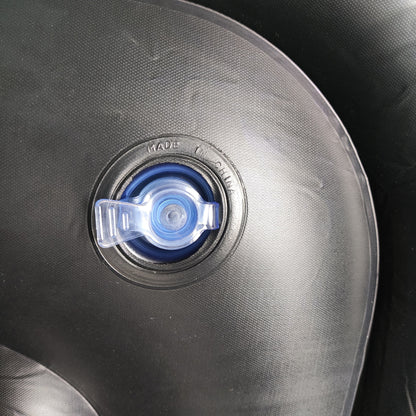 Ilmatäytteinen nojatuoli – musta/beige sisä- ja ulkokäyttöön