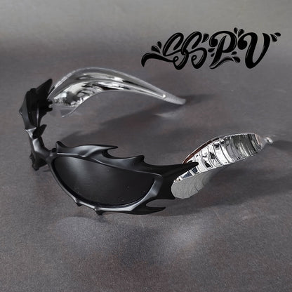 Flame Horns glasögon – streetwear med svarta bågar & metallspikar