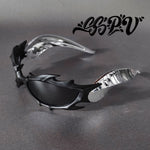 Flame Horns-briller – streetwear med svarte innfatninger og metallpigger