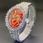 Klocka Johan (herrklocka i guldfärg med röd urtavla, strass & datum)