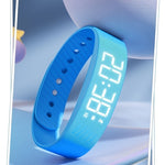 Lars-kello (elektroninen miesten kello, jossa on herätyskello, askelmittari ja ajastin)