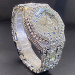 Magnus-kello (miesten kultainen kello, jossa on strassikiviä ja päivämääränäyttö)